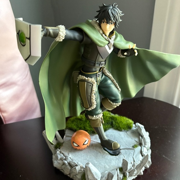 Shield hero figure - Picture 1 of 5
